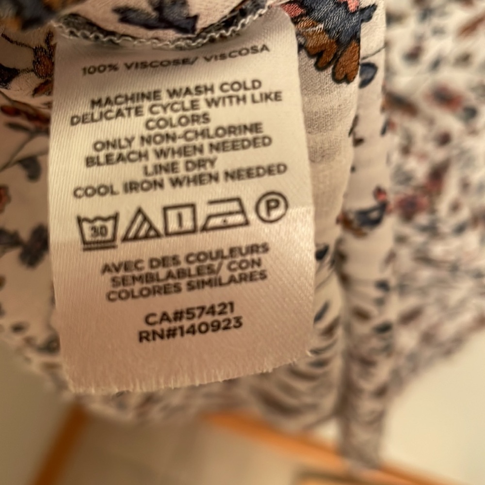Cream and floral Loft EUC ruffle long sleeve - Picture 5 of 7